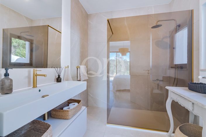 Image No.14-4 Bed House for sale