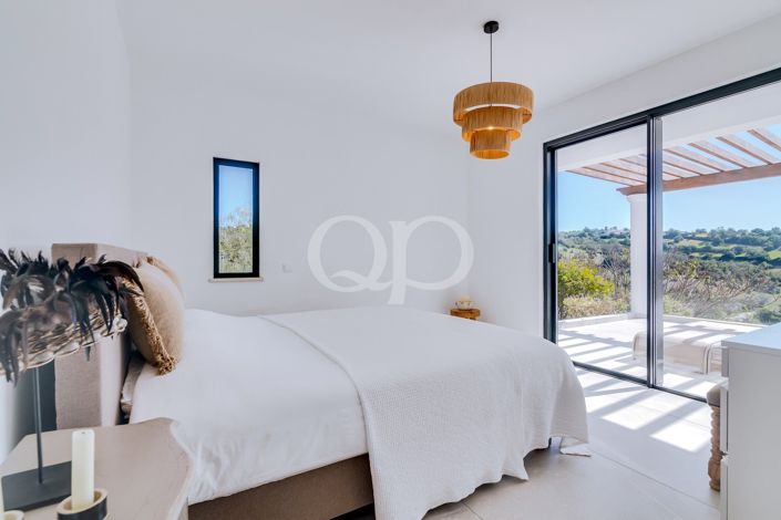 Image No.18-4 Bed House for sale