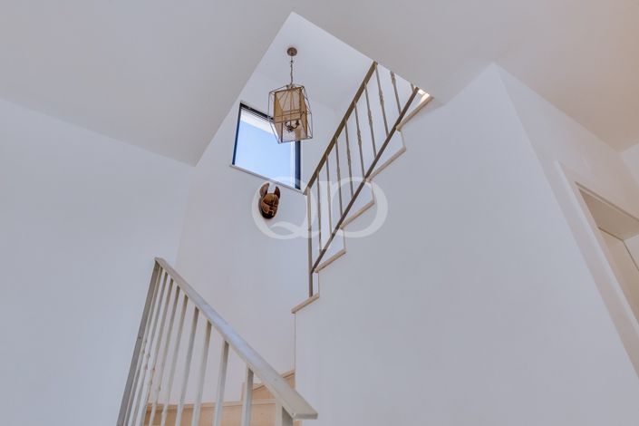 Image No.20-4 Bed House for sale