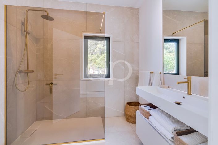 Image No.22-4 Bed House for sale