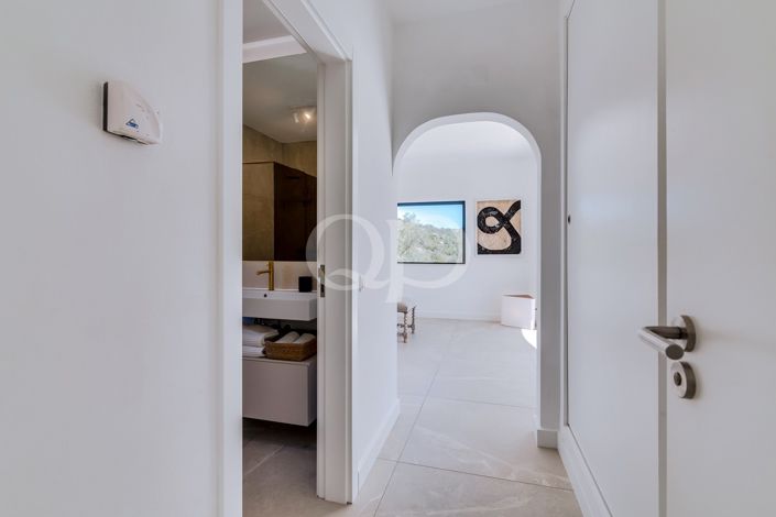 Image No.34-4 Bed House for sale