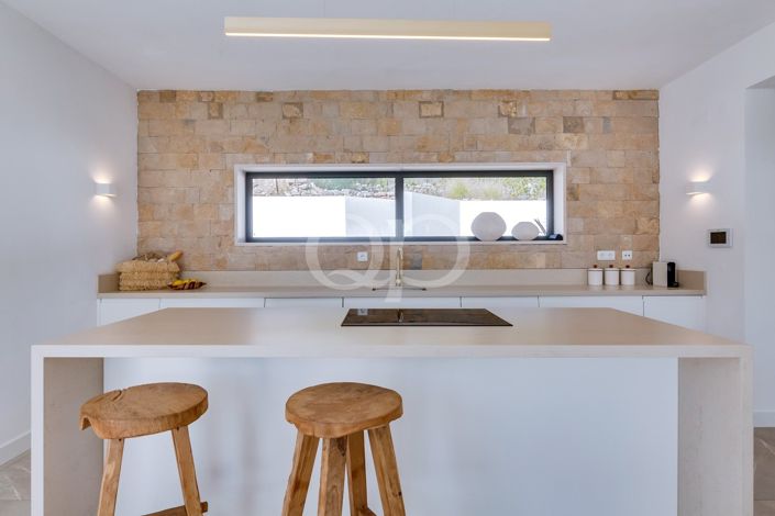 Image No.41-4 Bed House for sale