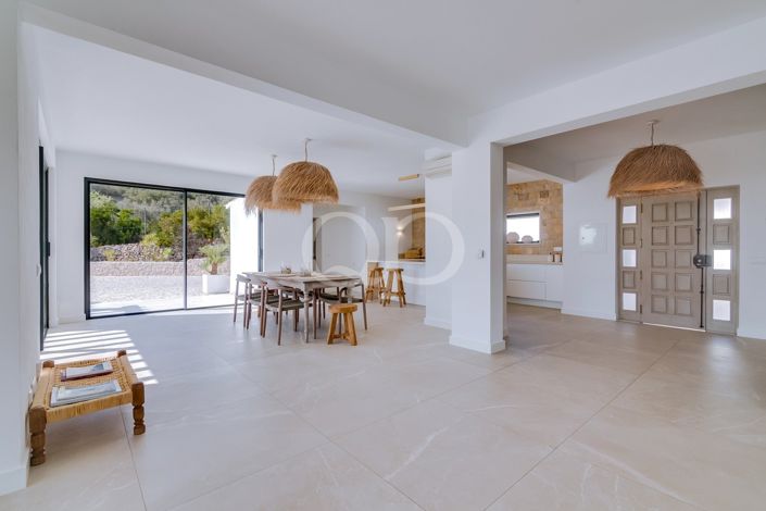 Image No.42-4 Bed House for sale