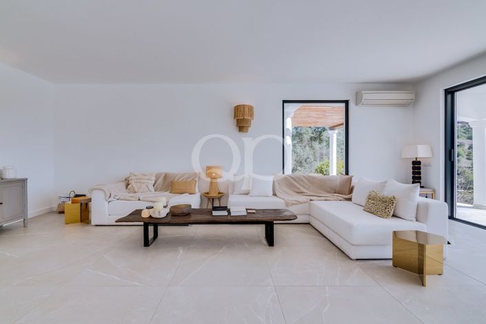 Image No.46-4 Bed House for sale