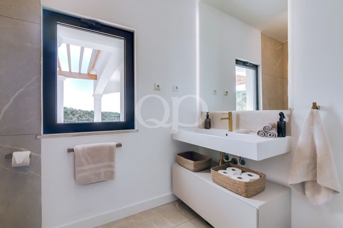Image No.55-4 Bed House for sale