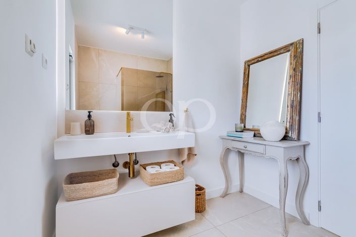 Image No.56-4 Bed House for sale