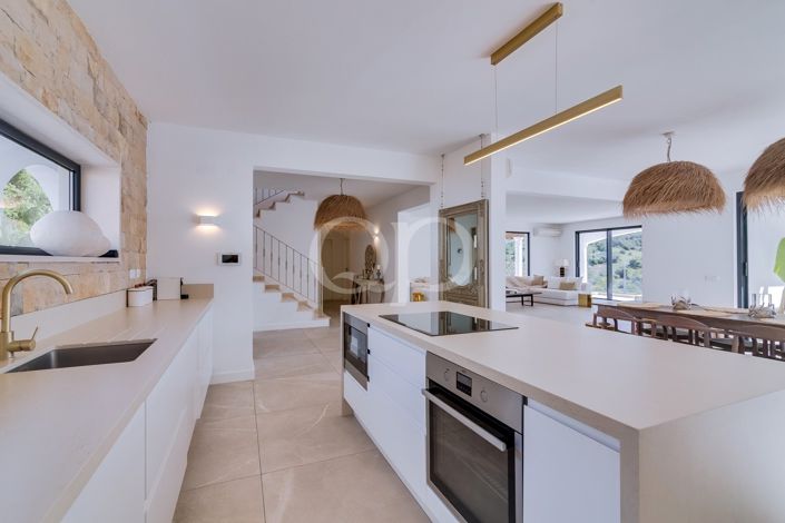 Image No.6-4 Bed House for sale