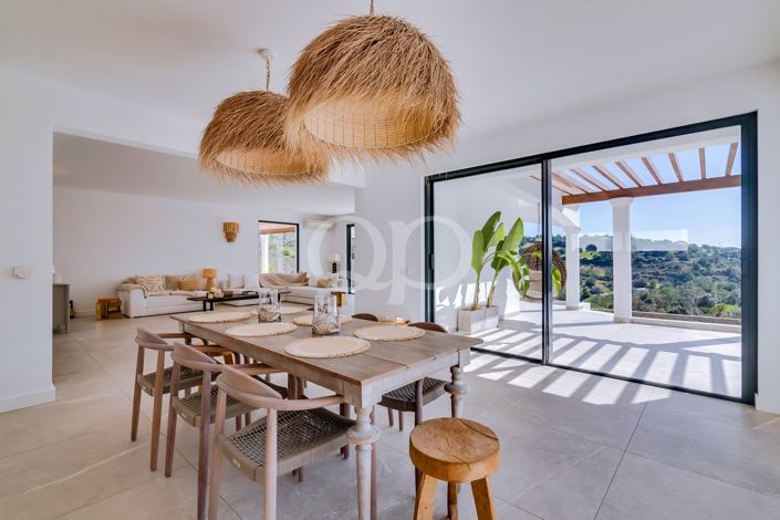 Image No.8-4 Bed House for sale