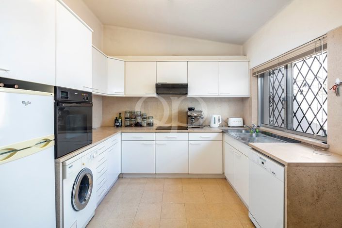 Image No.18-3 Bed House for sale