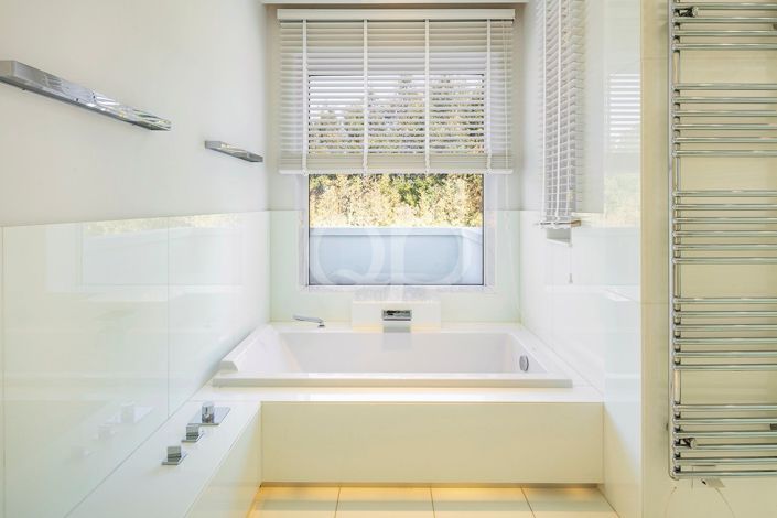 Image No.19-5 Bed House for sale