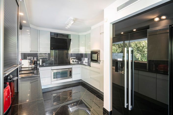 Image No.29-5 Bed House for sale
