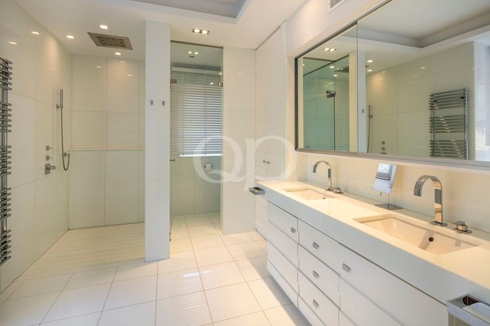 Image No.33-5 Bed House for sale