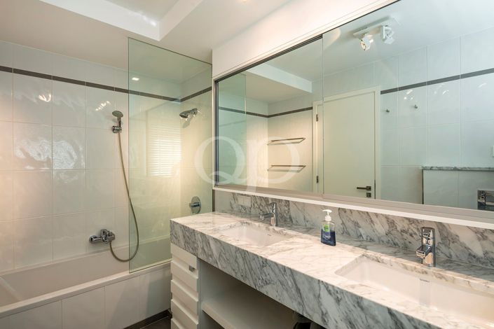 Image No.40-5 Bed House for sale