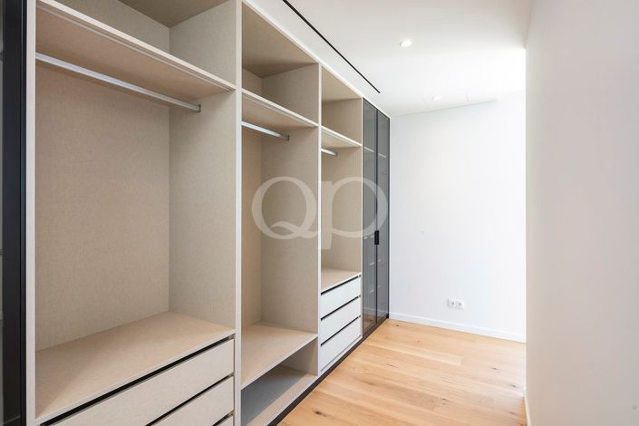 Image No.14-5 Bed House for sale