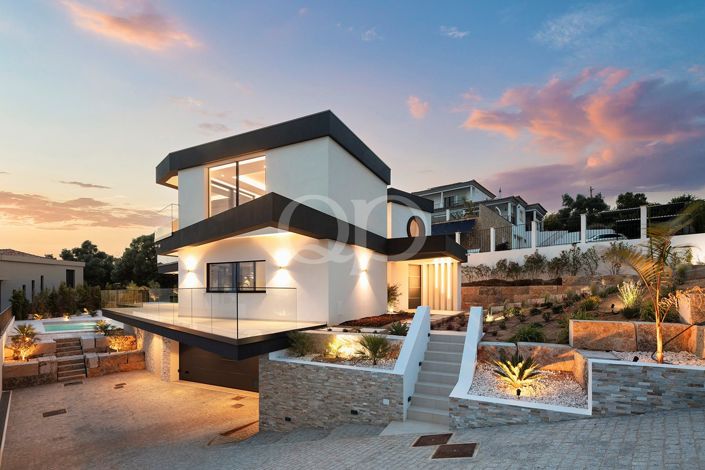 Image No.2-5 Bed House for sale