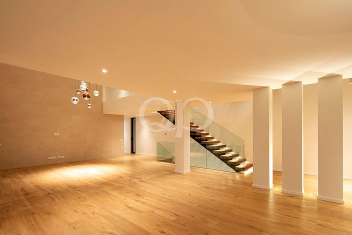 Image No.21-5 Bed House for sale