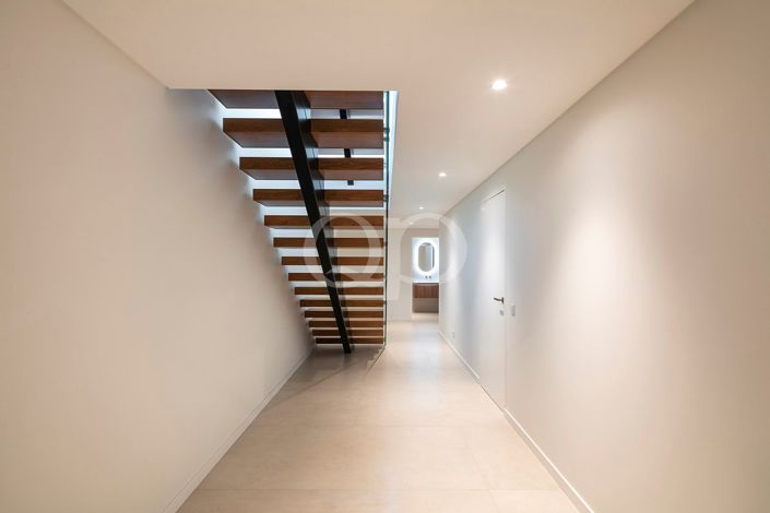 Image No.31-5 Bed House for sale