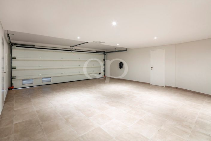 Image No.33-5 Bed House for sale