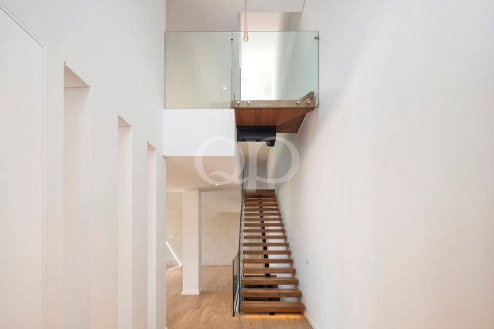 Image No.34-5 Bed House for sale
