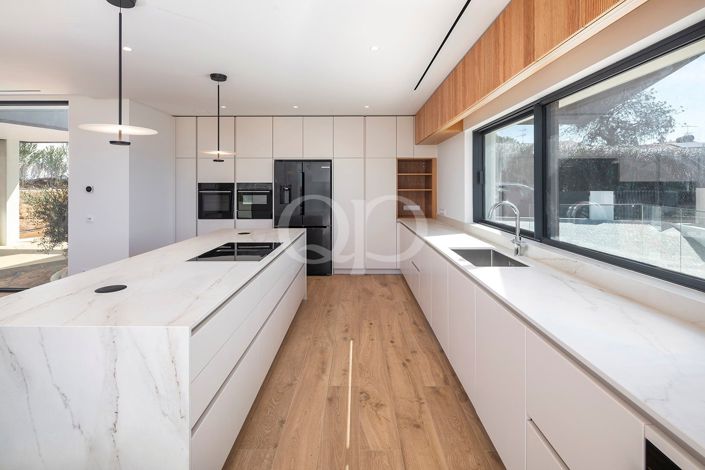Image No.35-5 Bed House for sale