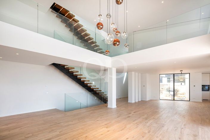 Image No.46-5 Bed House for sale
