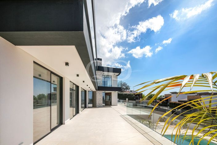 Image No.49-5 Bed House for sale