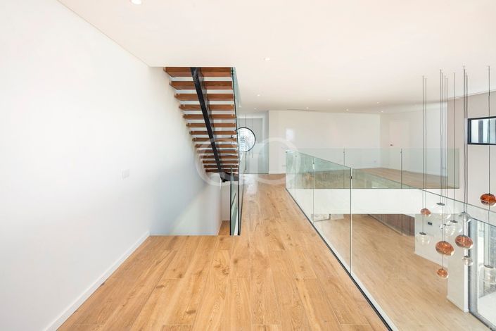 Image No.50-5 Bed House for sale