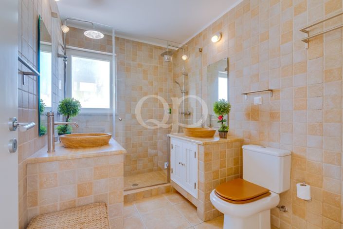 Image No.9-3 Bed House for sale