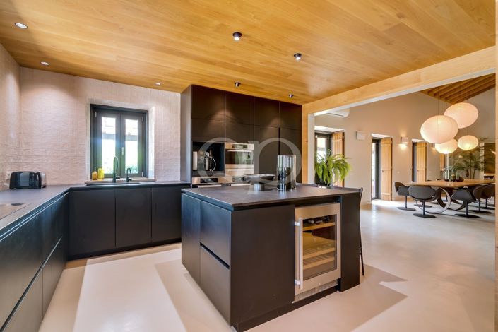 Image No.6-5 Bed House for sale