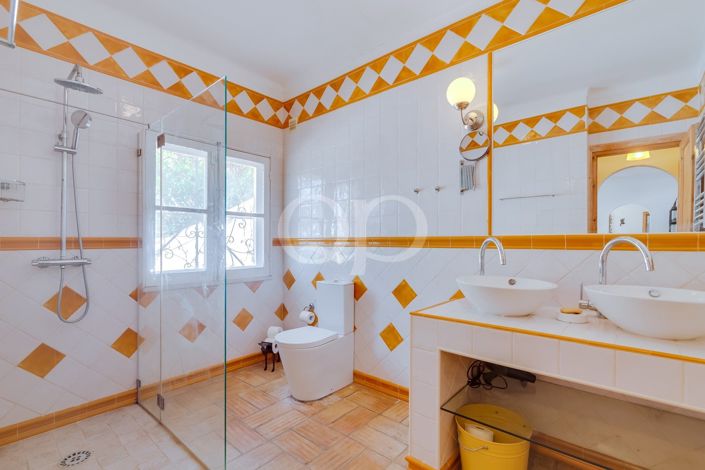 Image No.41-2 Bed House for sale