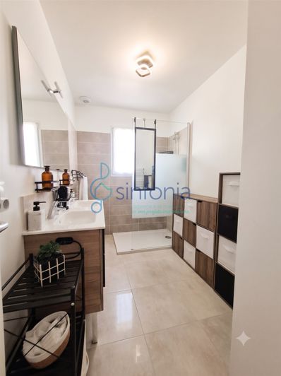 Image No.8-2 Bed House for sale