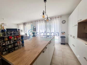 ayuuktyiecom00av9