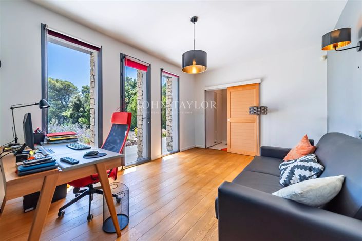 Image No.19-4 Bed House for sale