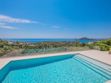 1 - Saint-Raphael, House