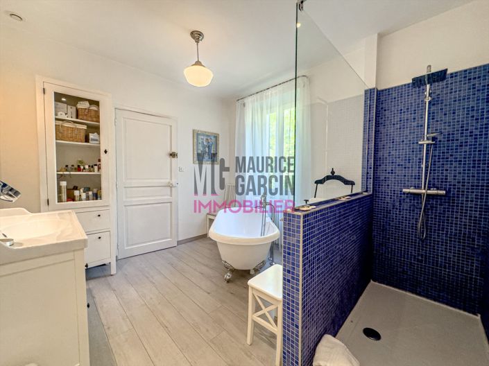 Image No.16-6 Bed House for sale