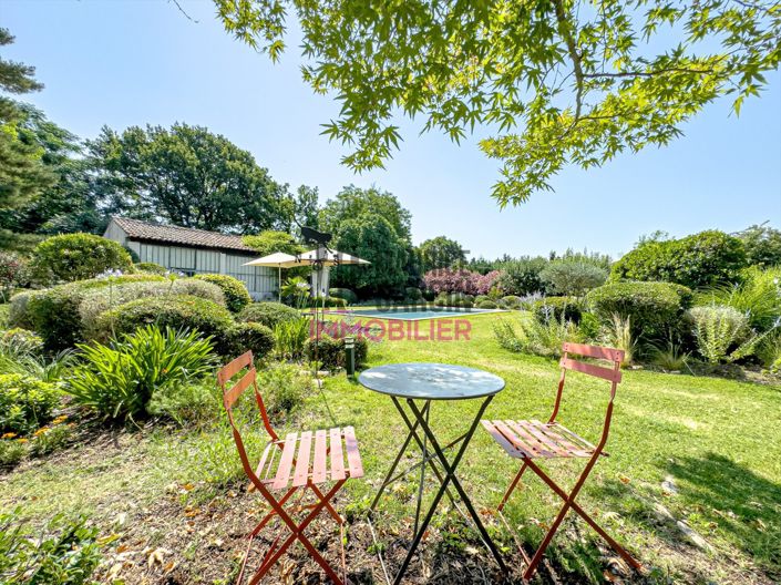 Image No.19-6 Bed House for sale