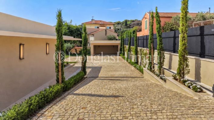 Image No.12-5 Bed House for sale