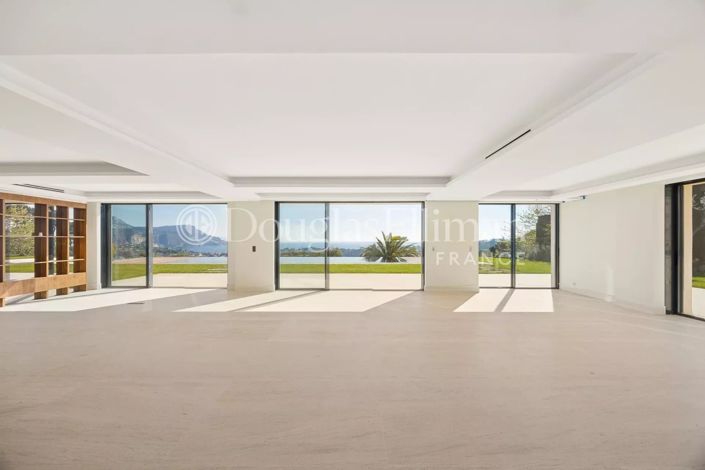 Image No.6-5 Bed House for sale