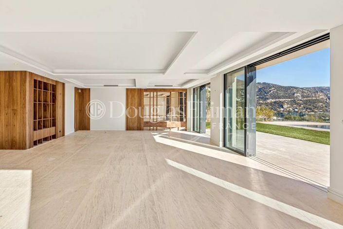 Image No.7-5 Bed House for sale