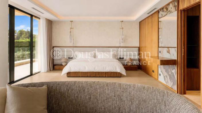 Image No.7-5 Bed House for sale