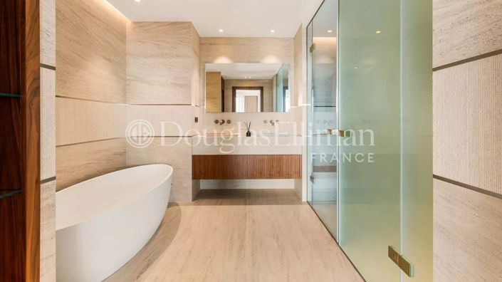 Image No.8-5 Bed House for sale