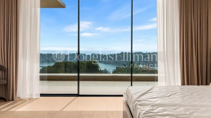 Image No.9-5 Bed House for sale