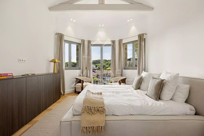Image No.7-7 Bed House for sale