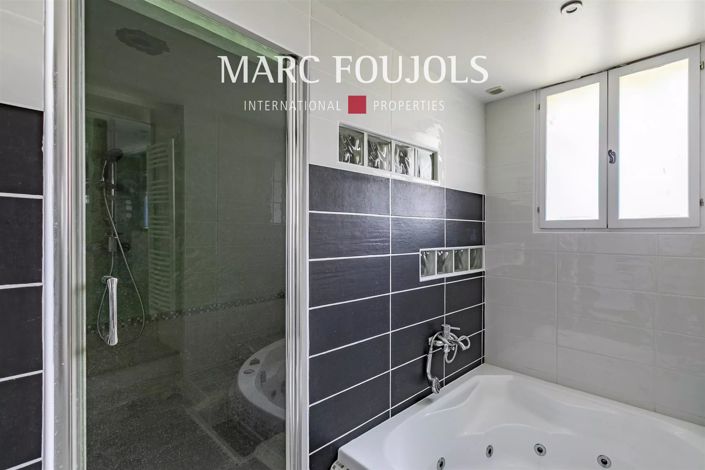 Image No.26-5 Bed House for sale