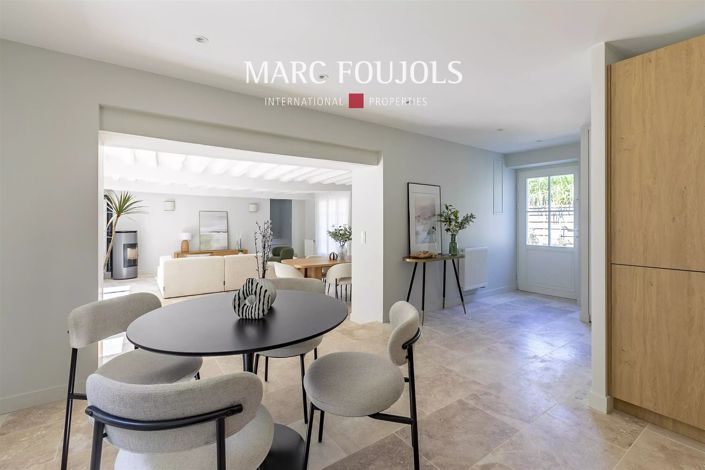 Image No.8-5 Bed House for sale