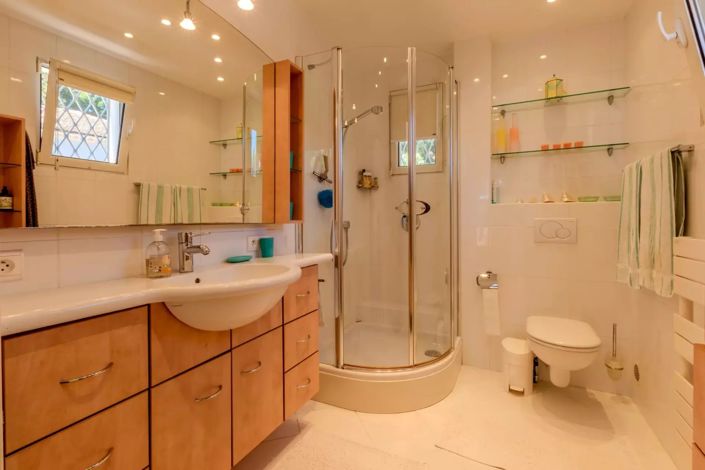 Image No.6-4 Bed House for sale