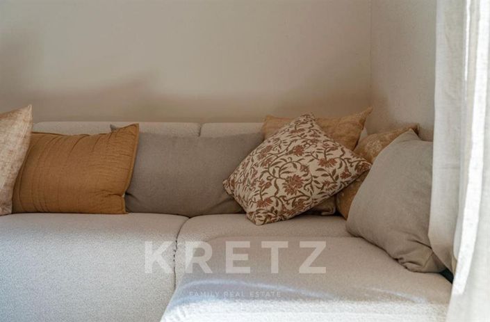 Image No.19-6 Bed House for sale