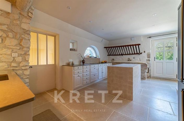 Image No.24-6 Bed House for sale
