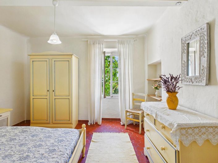 Image No.18-6 Bed House for sale