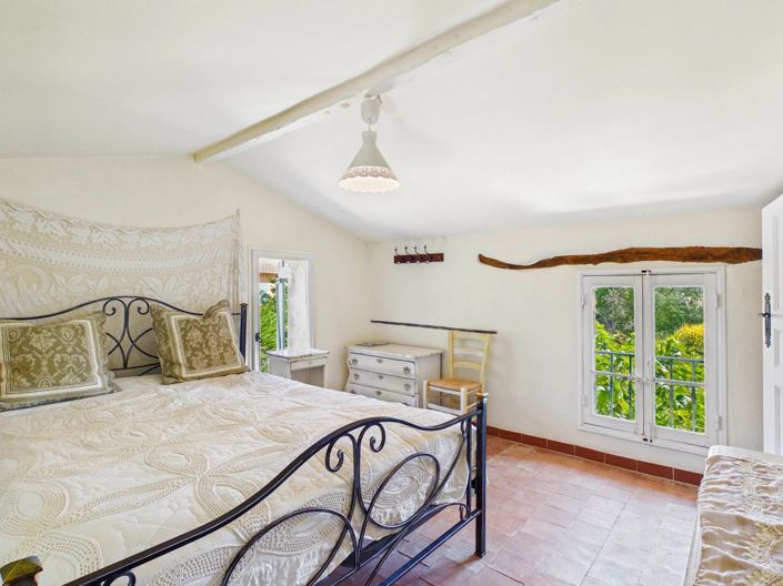 Image No.19-6 Bed House for sale